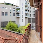 Stylish Apartment-near Corso Como-metro Garibaldi דירה *